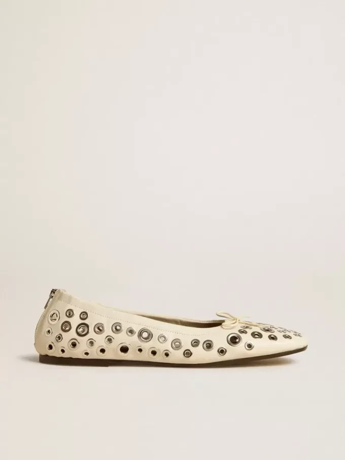 Amy ballerina’s van wit nappaleer met zilverkleurige studs