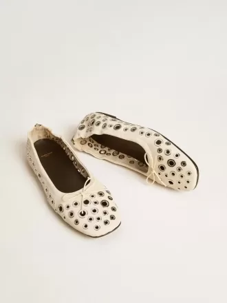 Amy ballerina’s van wit nappaleer met zilverkleurige studs