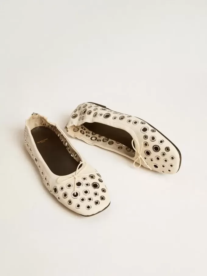 Amy ballerina’s van wit nappaleer met zilverkleurige studs