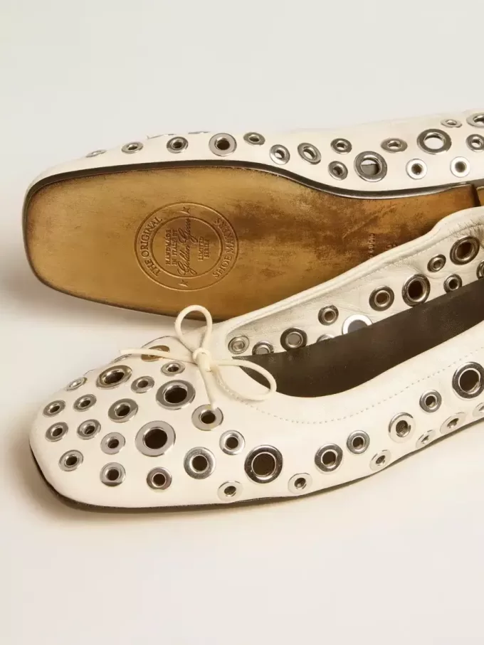 Amy ballerina’s van wit nappaleer met zilverkleurige studs