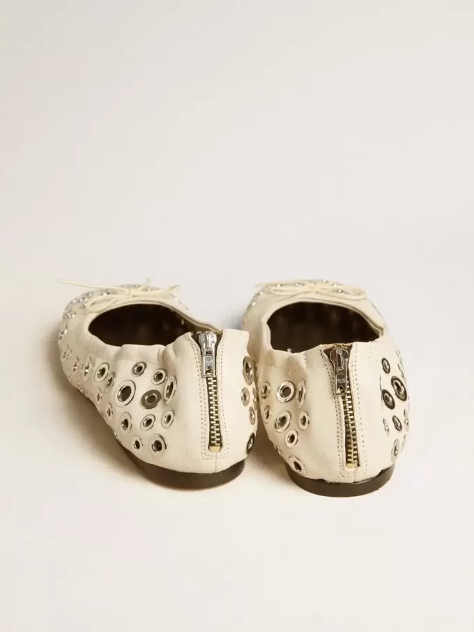 Amy ballerina’s van wit nappaleer met zilverkleurige studs