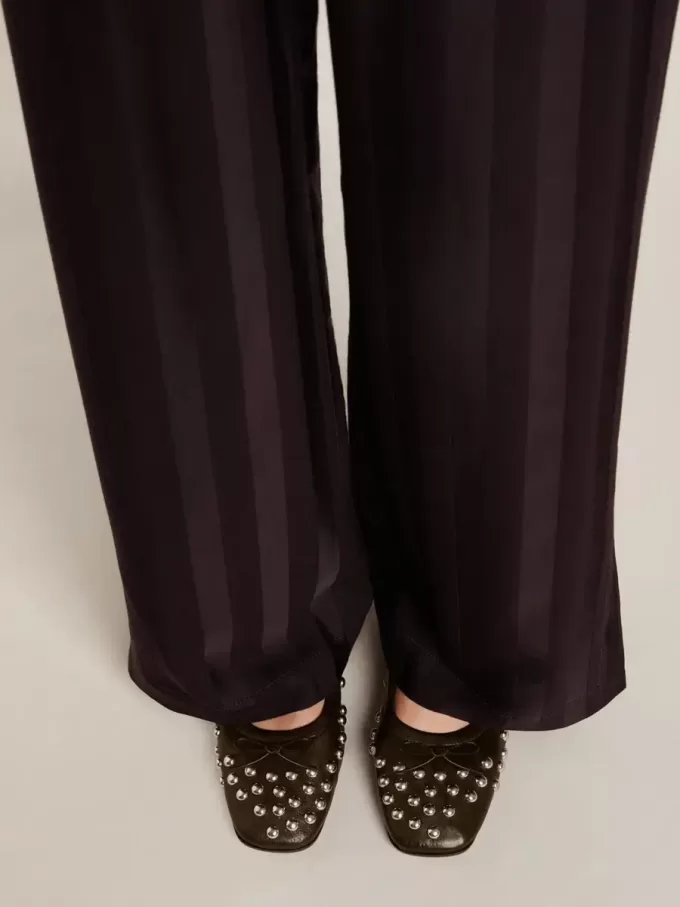 Amy ballerina’s van zwart nappaleer met zilverkleurige studs