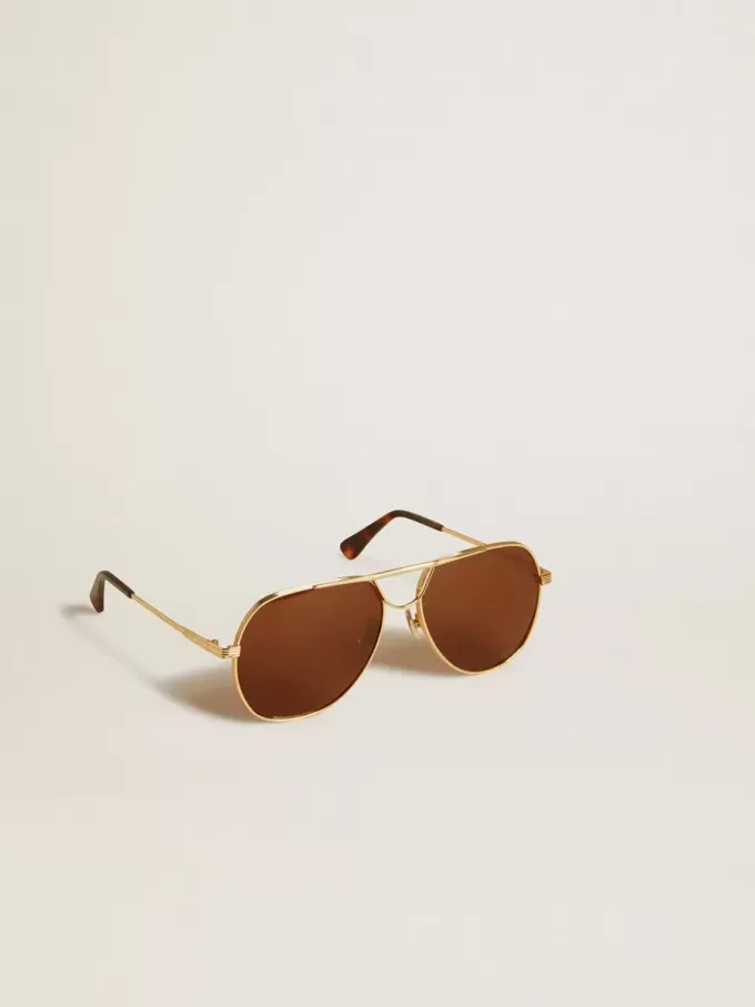 Aviator-zonnebril met gouden montuur en bruine glazen