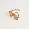 Aviator-zonnebril met honingkleurig montuur en glazen