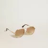 Aviator-zonnebril met roségouden montuur en honingkleurige glazen
