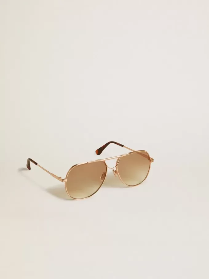 Aviator-zonnebril met roségouden montuur en honingkleurige glazen