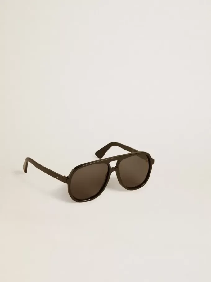 Aviator-zonnebril met zwart montuur en glazen