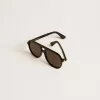 Aviator-zonnebril met zwart montuur en glazen