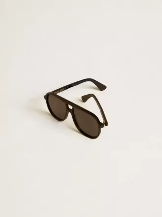 Aviator-zonnebril met zwart montuur en glazen