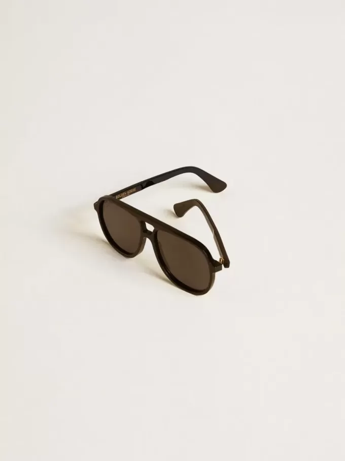 Aviator-zonnebril met zwart montuur en glazen