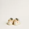 Baby School in nappaleer met roze rozenmotief en witte suède ster