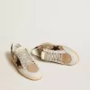 Ball Star in beige nubuck en nappa met zwarte Swarovski-kristallen ster