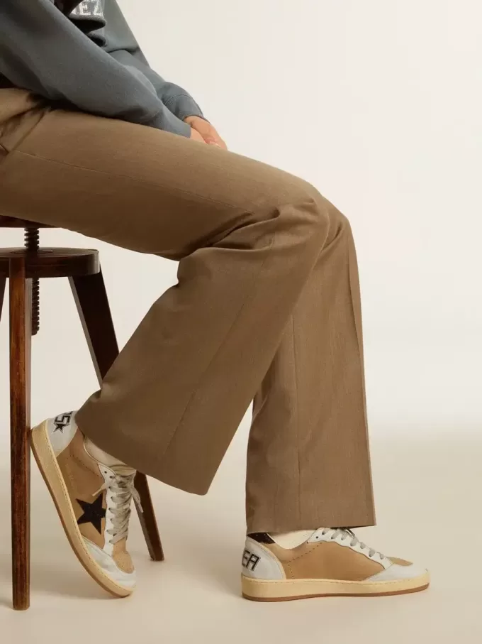 Ball Star in beige nubuck en nappa met zwarte Swarovski-kristallen ster