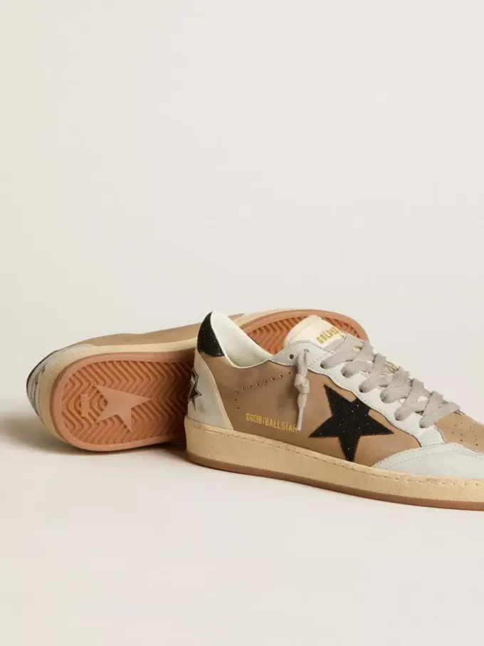 Ball Star in beige nubuck en nappa met zwarte Swarovski-kristallen ster