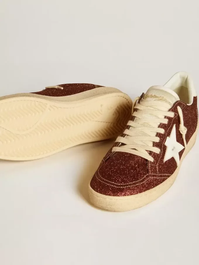Ball Star in bordeauxrode glitter met witte leren ster en hielstuk