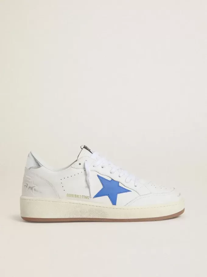 Ball Star met lichtblauwe leren ster en zilverkleurige leren hiellip.