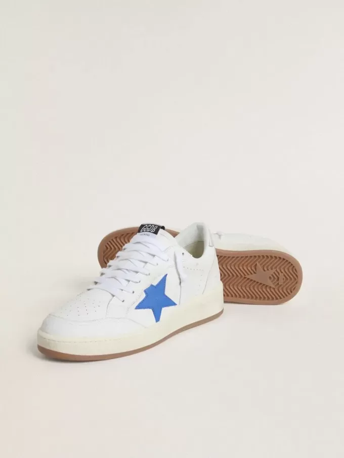 Ball Star met lichtblauwe leren ster en zilverkleurige leren hiellip.