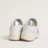 Ball Star met lichtblauwe leren ster en zilverkleurige leren hiellip.