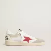 Ball Star van nylon en wit mesh met rode nylon ster en witte leren hielflap