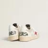Ball Star van nylon en wit mesh met rode nylon ster en witte leren hielflap