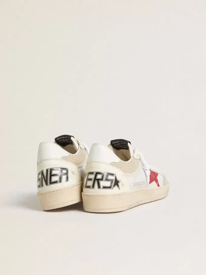 Ball Star van nylon en wit mesh met rode nylon ster en witte leren hielflap