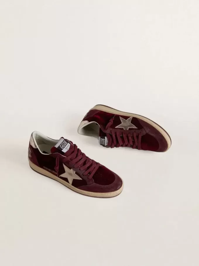 Ball Star voor dames in bordeauxrood fluweel met gouden metallic leren ster en hielstuk