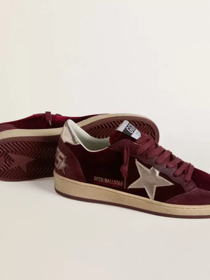 Ball Star voor dames in bordeauxrood fluweel met gouden metallic leren ster en hielstuk