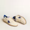 Ball Star Wishes voor heren in wit nappaleer met een felblauwe ster en hielbandje