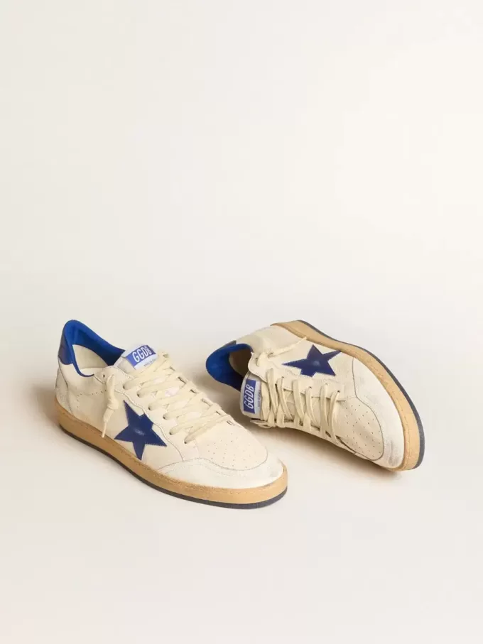 Ball Star Wishes voor heren in wit nappaleer met een felblauwe ster en hielbandje