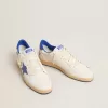 Ball Star Wishes voor heren in wit nappaleer met een felblauwe ster en hielbandje