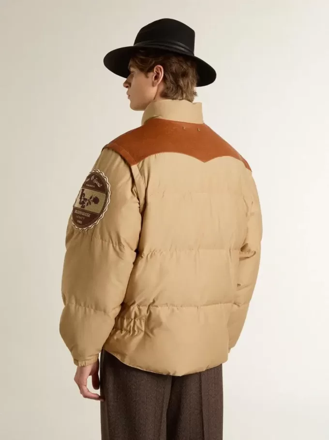 Beige bomberjack met lederen en patchdetails