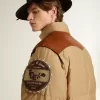 Beige bomberjack met lederen en patchdetails