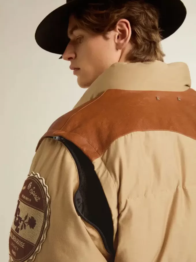 Beige bomberjack met lederen en patchdetails