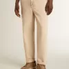 Beige chino voor heren met een doorleefde look
