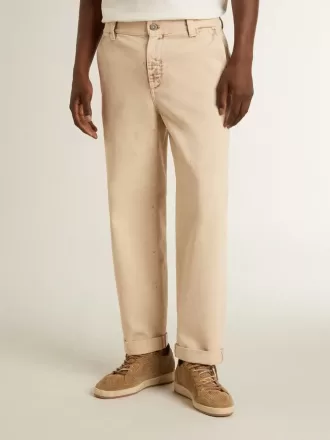 Beige chino voor heren met een doorleefde look