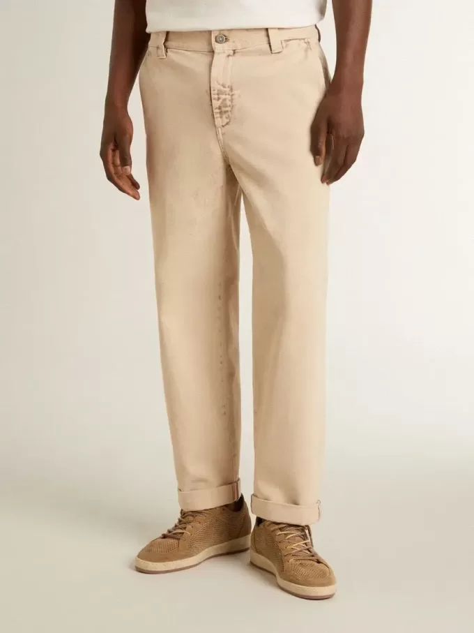 Beige chino voor heren met een doorleefde look