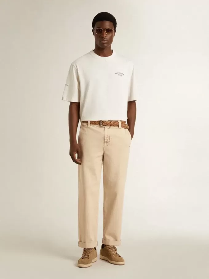 Beige chino voor heren met een doorleefde look