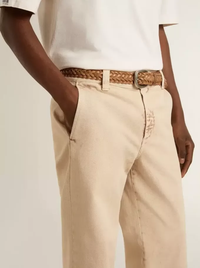 Beige chino voor heren met een doorleefde look