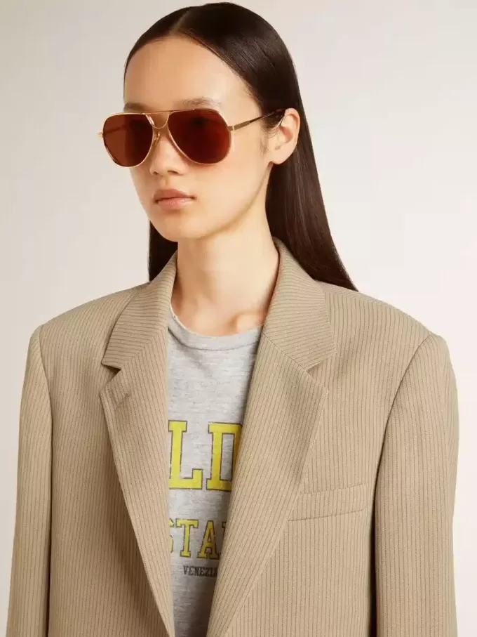 Beige damesjasje met krijtstreep en oversized pasvorm