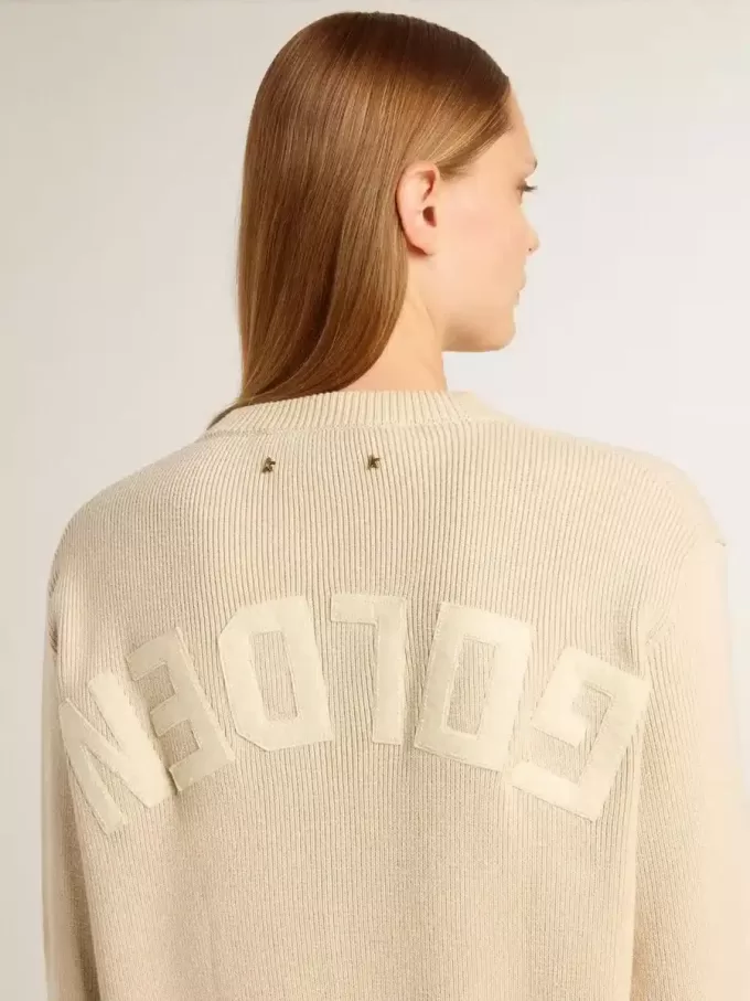 Beige damestrui met ‘Golden’-opschrift op de achterkant