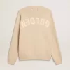 Beige herentrui met ronde hals en ‘Golden’-opschrift op de achterkant.