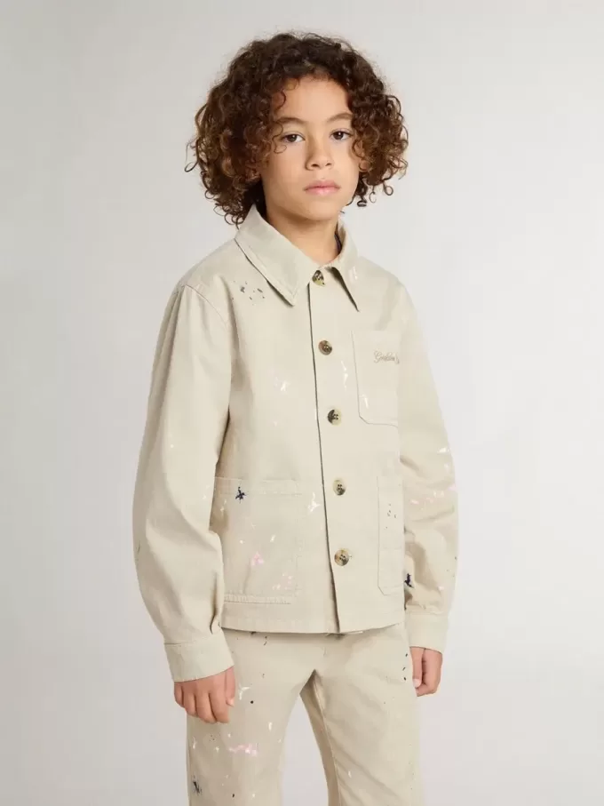 Beige kinderjasje met veelkleurige spatten
