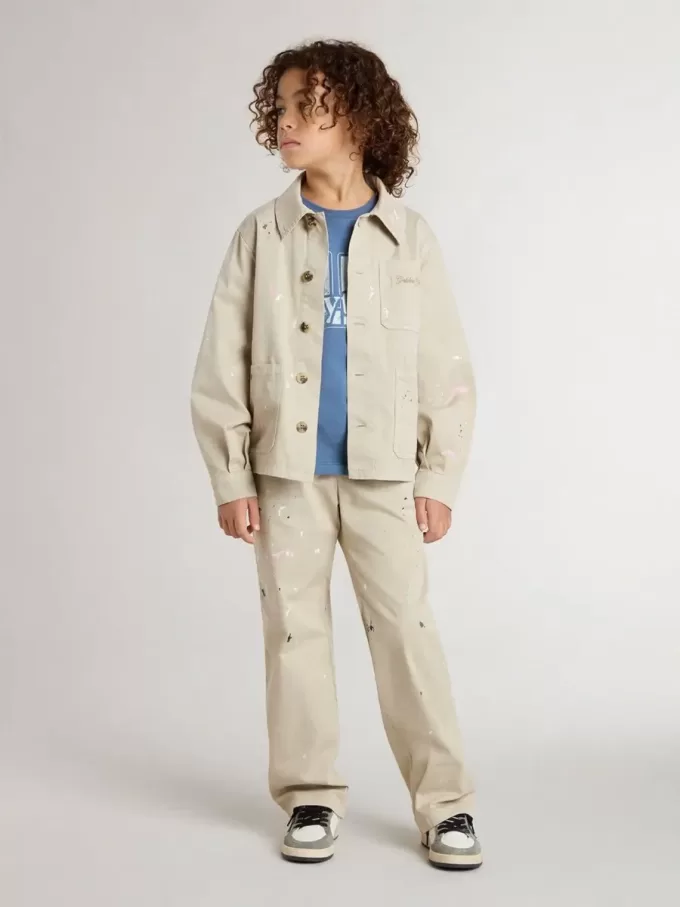 Beige kinderjasje met veelkleurige spatten