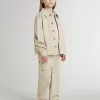 Beige kinderjasje met veelkleurige spatten