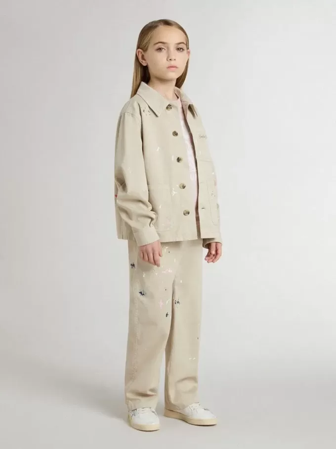 Beige kinderjasje met veelkleurige spatten