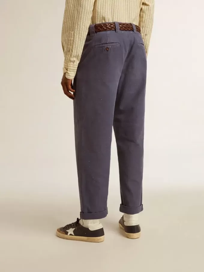 Blauwe chino voor heren met een doorleefd effect