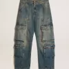 Blauwe jeans met een distressed afwerking