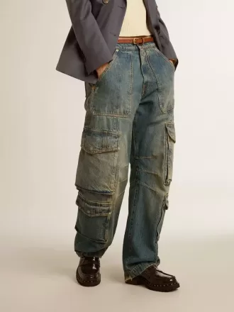 Blauwe jeans met een distressed afwerking