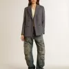 Blauwe jeans met een distressed afwerking