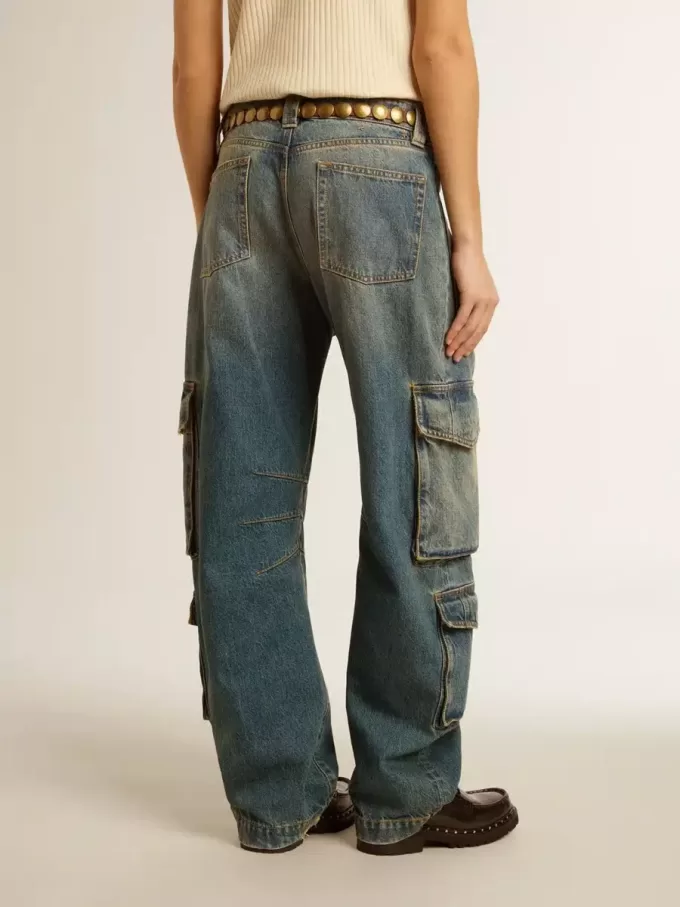 Blauwe jeans met een distressed afwerking